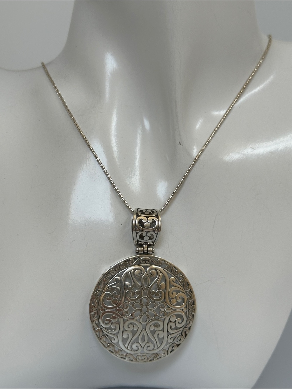 925 Sterling Silver Filigree Round Pendant Necklace